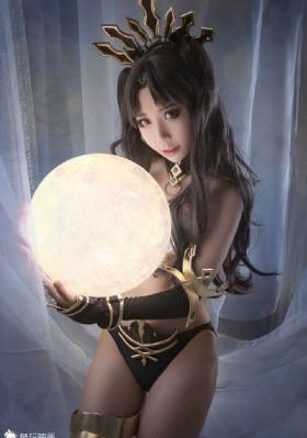 美女的