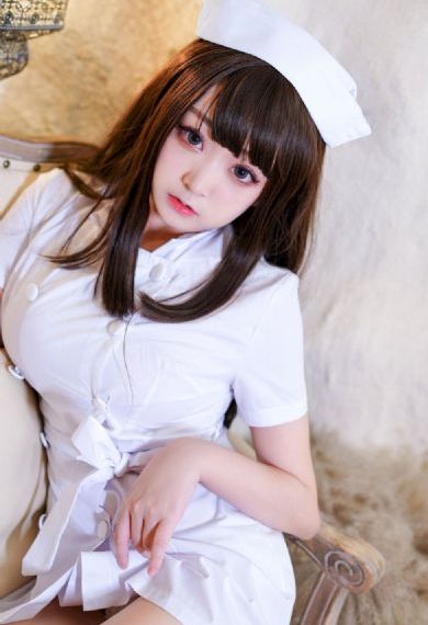 25岁的女高中