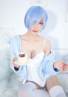 菊地凛子